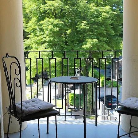 Restaurant Du Parc En Bord De Riviere Hotel
