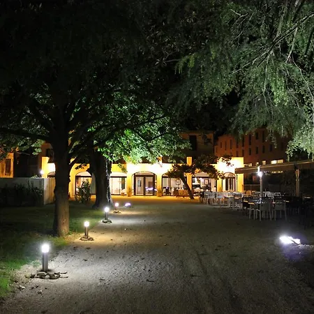 Hotel Restaurant Du Parc En Bord De Riviere