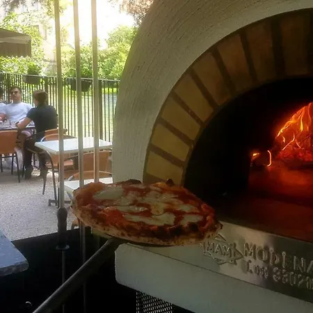 Restaurant Du Parc En Bord De Riviere
